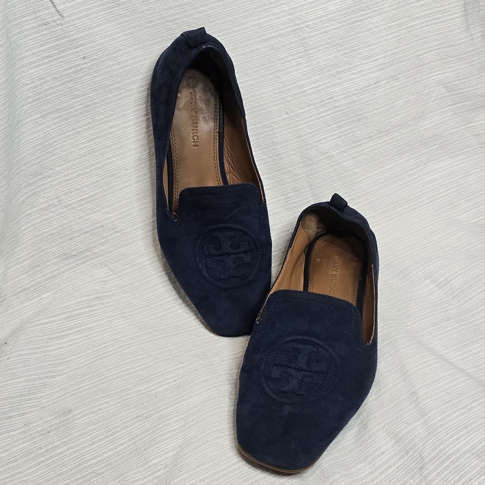 Tory Burch Navy Leigh Suede Loafer Logo Medallion Slip on Women's Size 8.5 - Picture 2 of 4